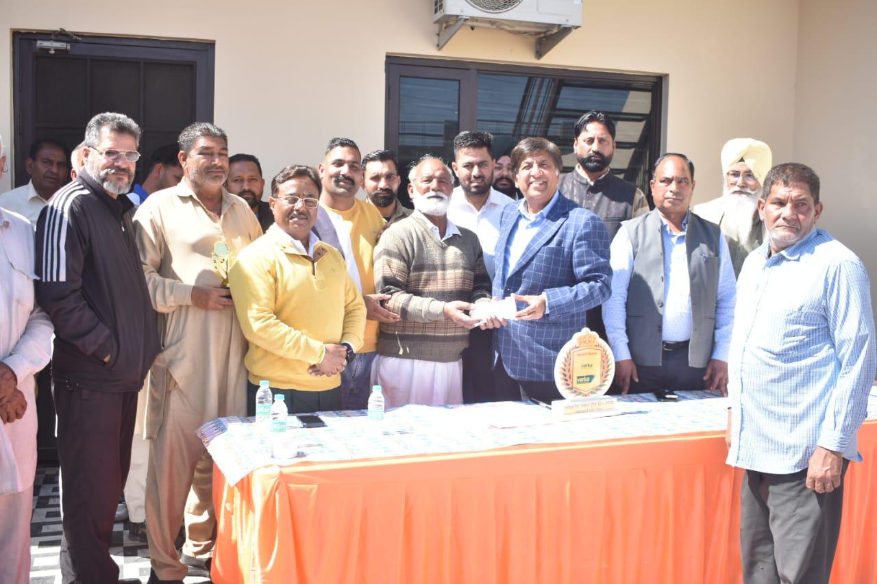 MLA Jimpa distributed bonus cheques worth Rs 9.64 lakh to 61 members of Sri Guru Ravidas Nagar Milk Producers Cooperative Society
